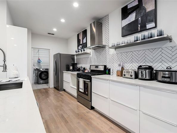 1002  Mobile Street  1, Dallas Texas 75208