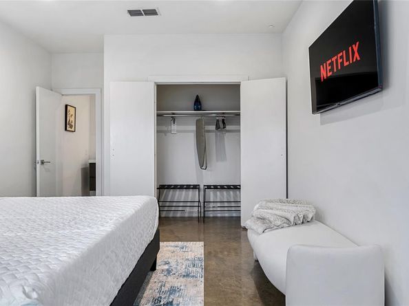 1002  Mobile Street  1, Dallas Texas 75208