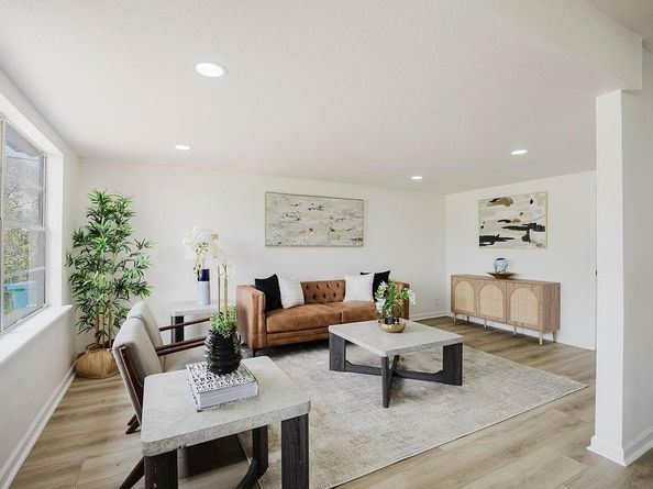 2112  Pontiac Drive , Carrollton Texas 75006