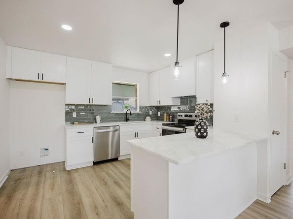 2112  Pontiac Drive , Carrollton Texas 75006