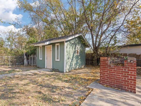 4125  Martin Street , Fort Worth Texas 76119