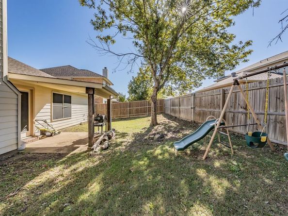 1023  Aviary Drive , Aubrey Texas 76227