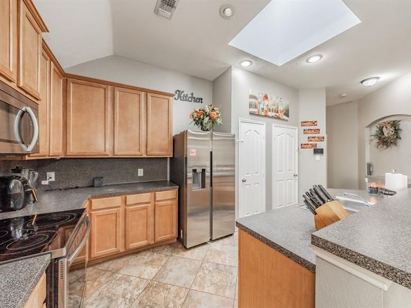 1023  Aviary Drive , Aubrey Texas 76227