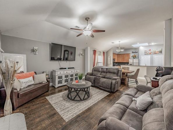 1023  Aviary Drive , Aubrey Texas 76227