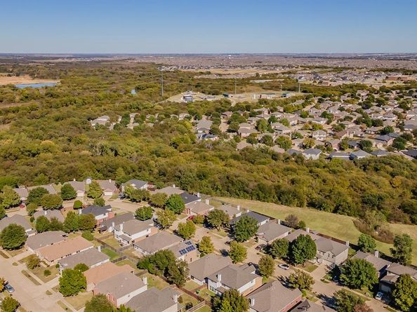 1023  Aviary Drive , Aubrey Texas 76227