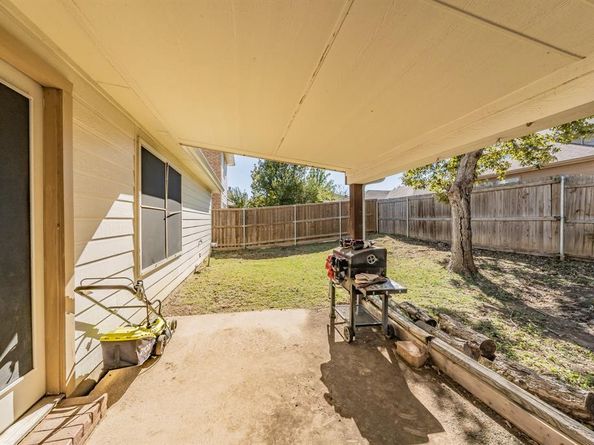 1023  Aviary Drive , Aubrey Texas 76227