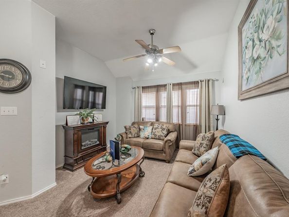 1023  Aviary Drive , Aubrey Texas 76227