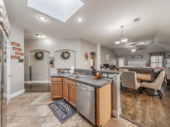 1023  Aviary Drive , Aubrey Texas 76227