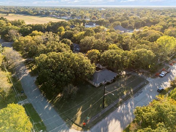 10714  Grove Oaks Boulevard , Dallas Texas 75217