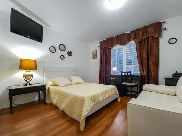 2206 N Carroll Avenue , Dallas Texas 75204