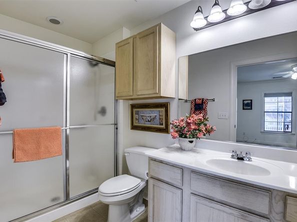 816  Earhart Avenue , Grand Prairie Texas 75051