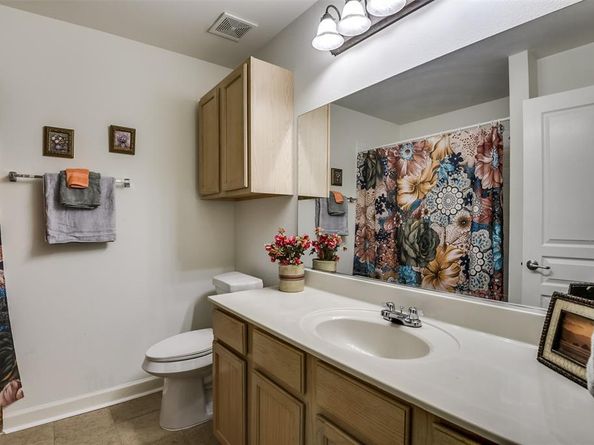 816  Earhart Avenue , Grand Prairie Texas 75051