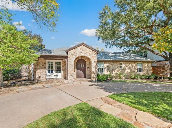 1322  Apache Drive , Richardson Texas 75080