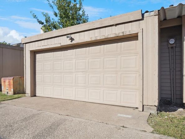 13144  Burninglog Lane , Dallas Texas 75243