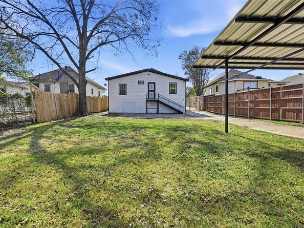 1107 E Allen Avenue , Fort Worth Texas 76104