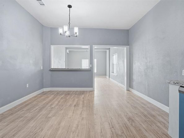 1107 E Allen Avenue , Fort Worth Texas 76104