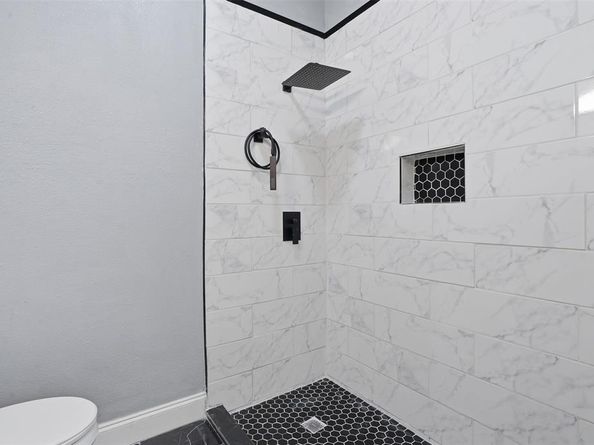 1107 E Allen Avenue , Fort Worth Texas 76104