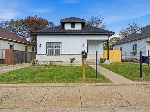 1107 E Allen Avenue , Fort Worth Texas 76104