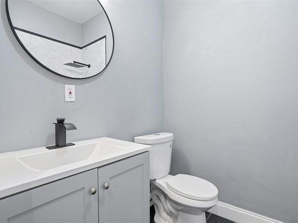 1107 E Allen Avenue , Fort Worth Texas 76104