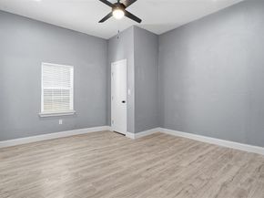 1107 E Allen Avenue , Fort Worth Texas 76104