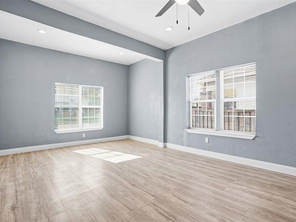 1107 E Allen Avenue , Fort Worth Texas 76104