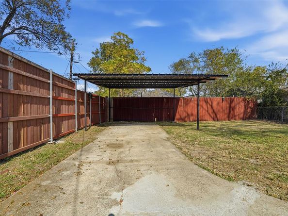 1107 E Allen Avenue , Fort Worth Texas 76104