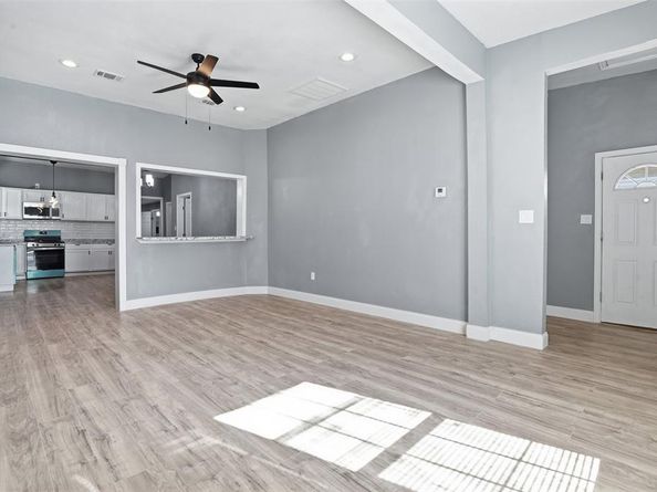 1107 E Allen Avenue , Fort Worth Texas 76104