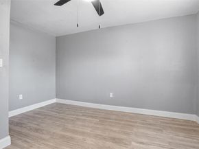 1107 E Allen Avenue , Fort Worth Texas 76104