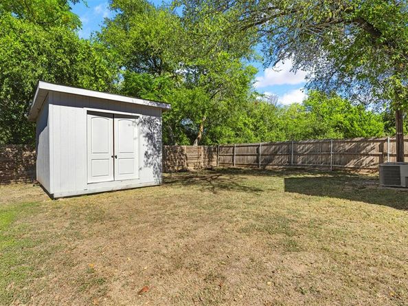 1115  Claude Street , Dallas Texas 75203