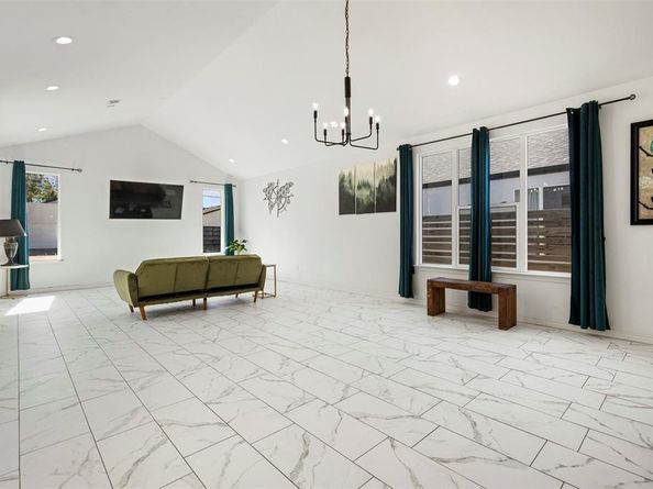 1115  Claude Street , Dallas Texas 75203