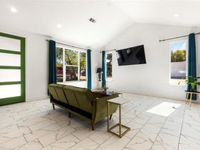 1115  Claude Street , Dallas Texas 75203