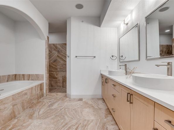 3818  Holland Avenue  309, Dallas Texas 75219