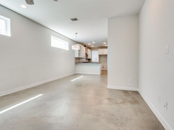 1155  Crownview Lane , Dallas Texas 75208