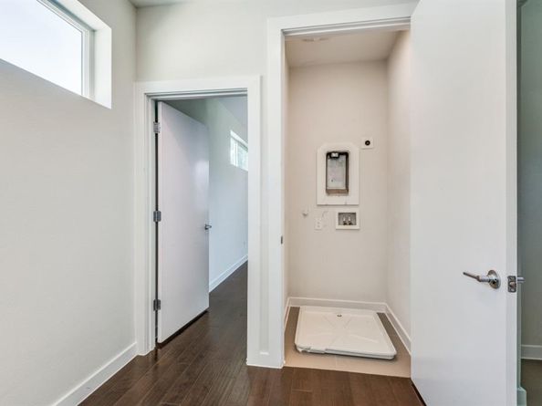 1155  Crownview Lane , Dallas Texas 75208