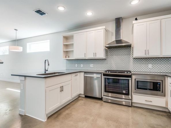 1155  Crownview Lane , Dallas Texas 75208