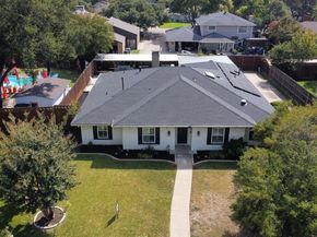 2714  Carriage Lane , Carrollton Texas 75006