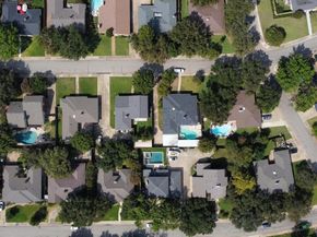 2714  Carriage Lane , Carrollton Texas 75006