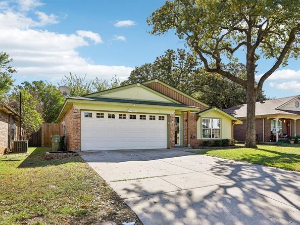 5027  Stage West Drive , Arlington Texas 76017