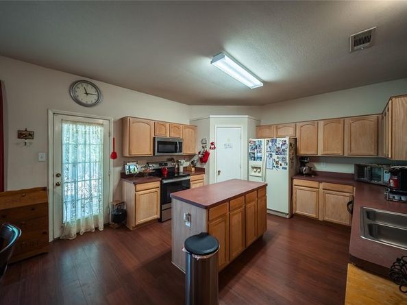 945  Buffalo Springs Drive , Fort Worth Texas 76140