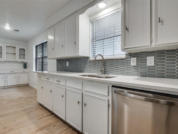 6115  Red Bird Court , Dallas Texas 75232