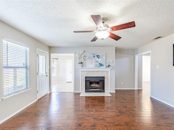 1805  Creek Crossing , Garland Texas 75040