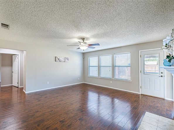 1805  Creek Crossing , Garland Texas 75040