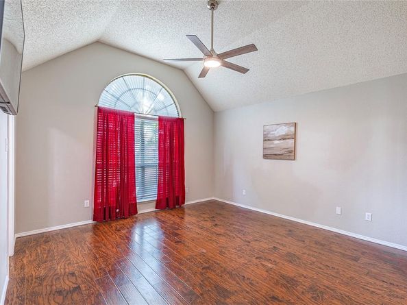 1805  Creek Crossing , Garland Texas 75040