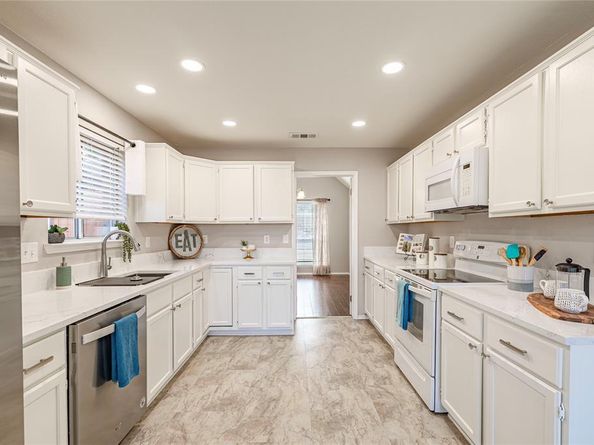 1805  Creek Crossing , Garland Texas 75040