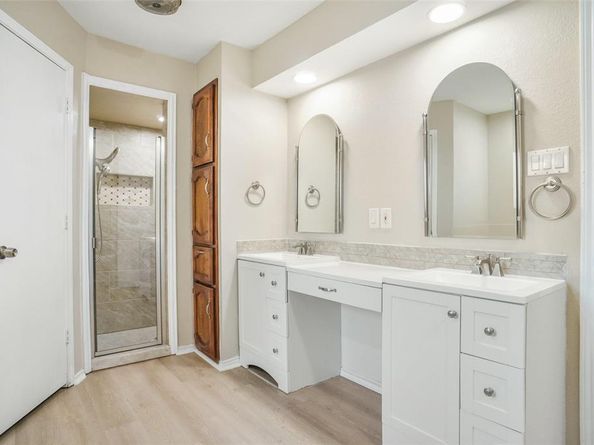 802  Chipwood Court , Euless Texas 76039