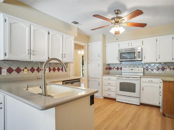 802  Chipwood Court , Euless Texas 76039