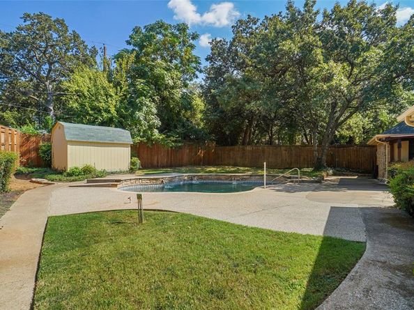 802  Chipwood Court , Euless Texas 76039