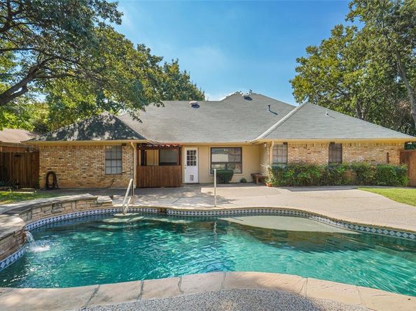 802  Chipwood Court , Euless Texas 76039