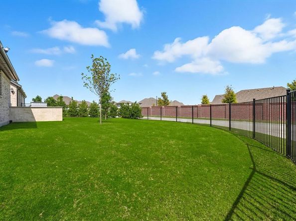 2702  Geranium Lane , Garland Texas 75042