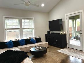 807 N Van Buren Avenue , Dallas Texas 75208